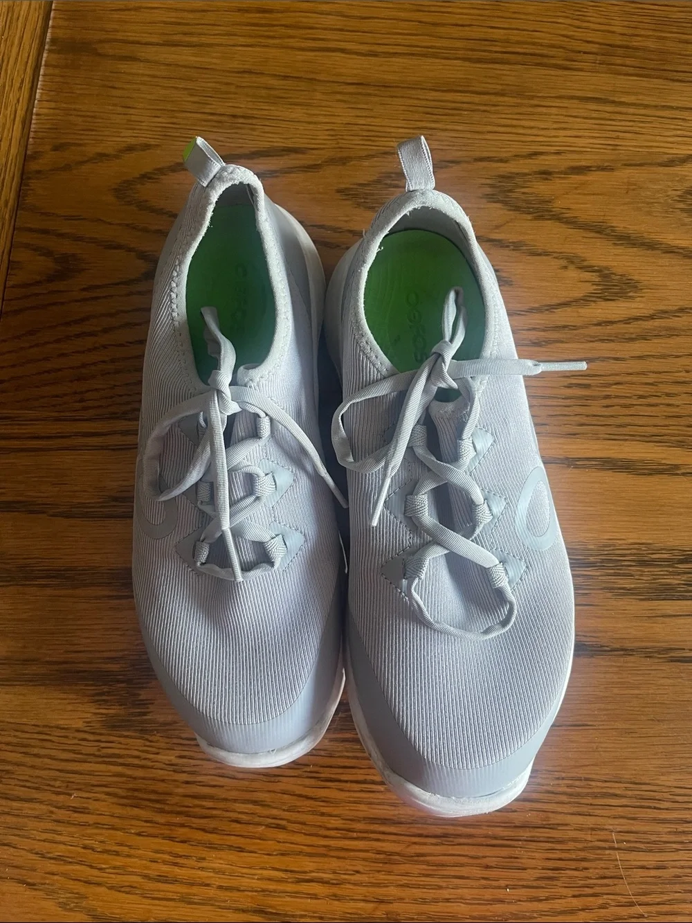 Size 8 1/2 OOFOS women’s Light Grey Slip-On Recovery Sneakers